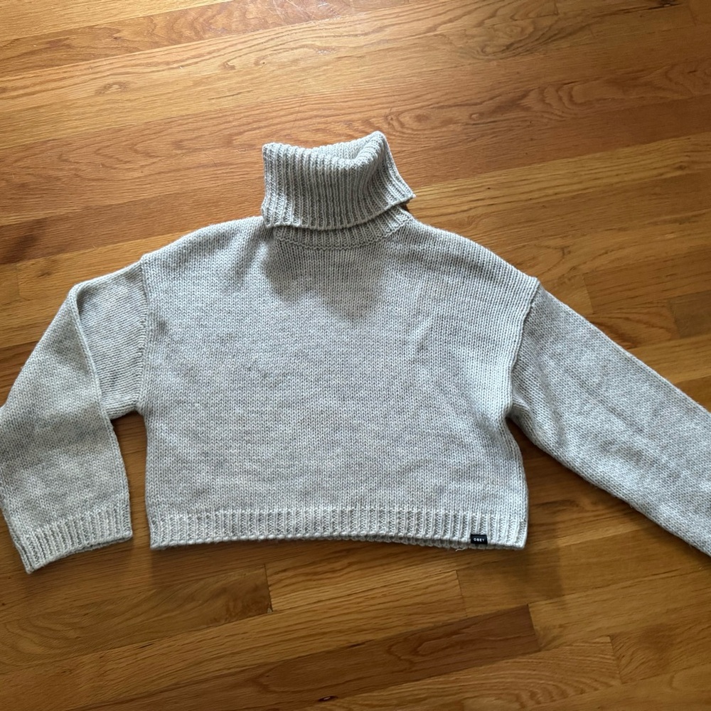 Heathered grey cropped sweater